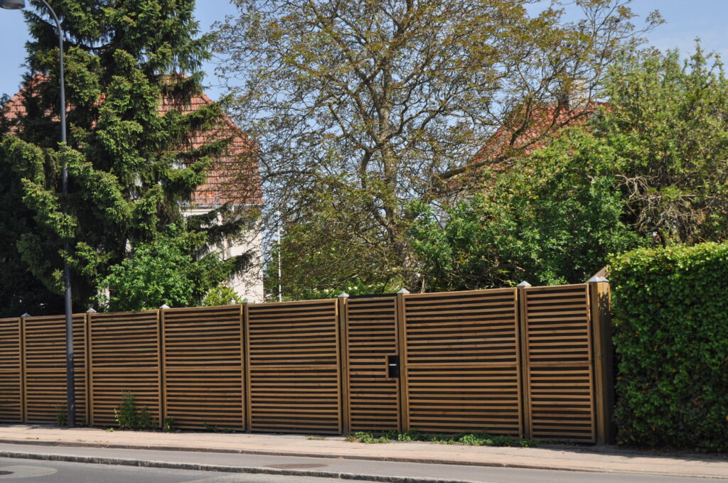 acoustic fence against noisy neighbours