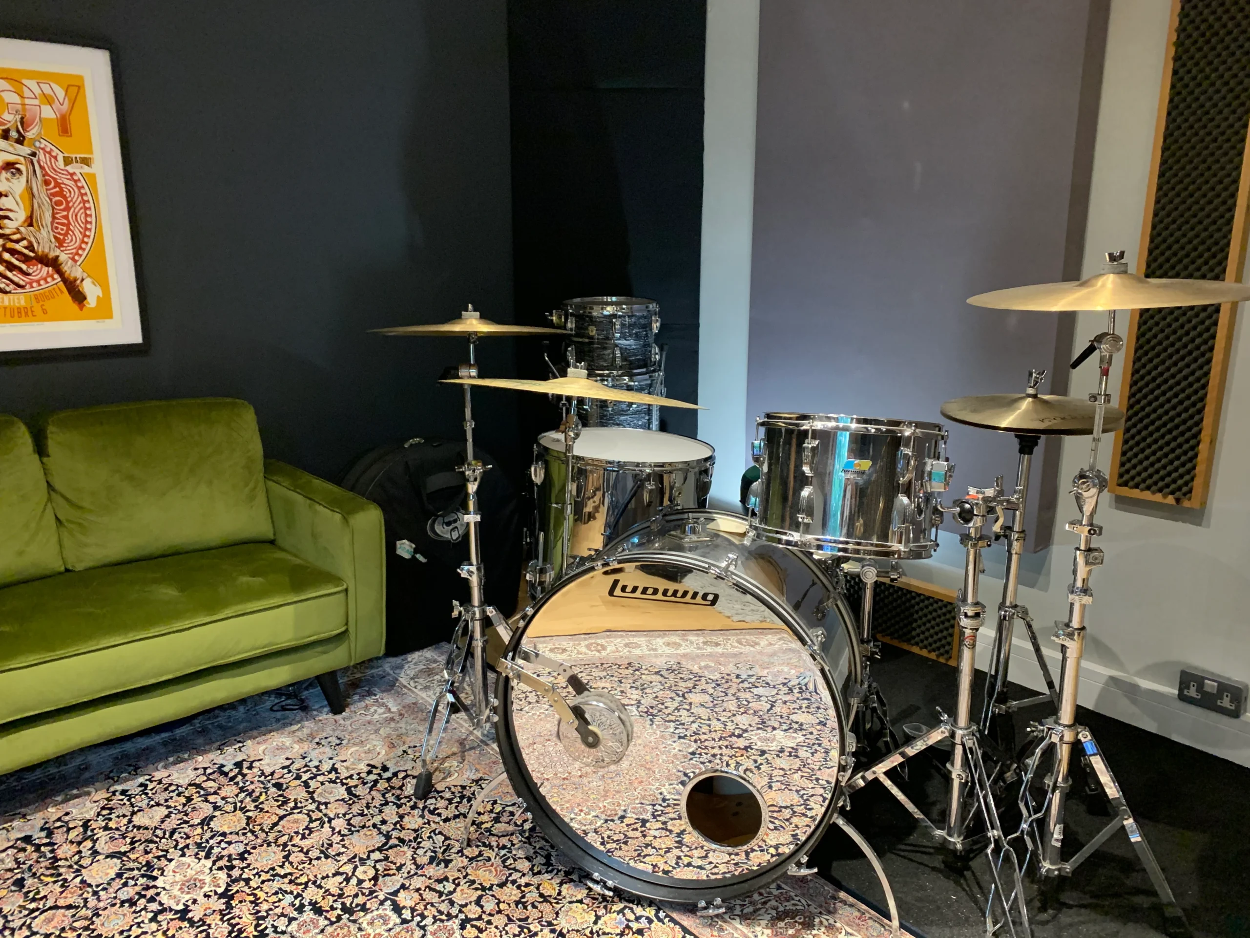 Drumkit in soundproof drum room